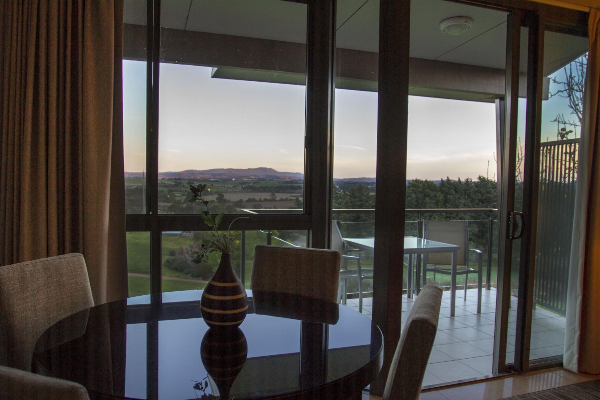 Balgownie Estate Yarra Valley Yarra Glen Exterior photo A view of the Gold Coast hinterland from a resort apartment